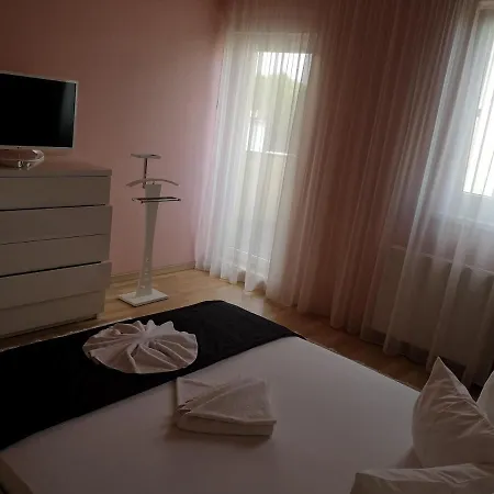 Casa La Mare Mamaia 펜션 *